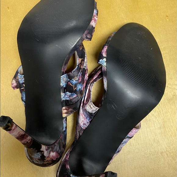 Ladies floral heels size 9 - Picture 4 of 4